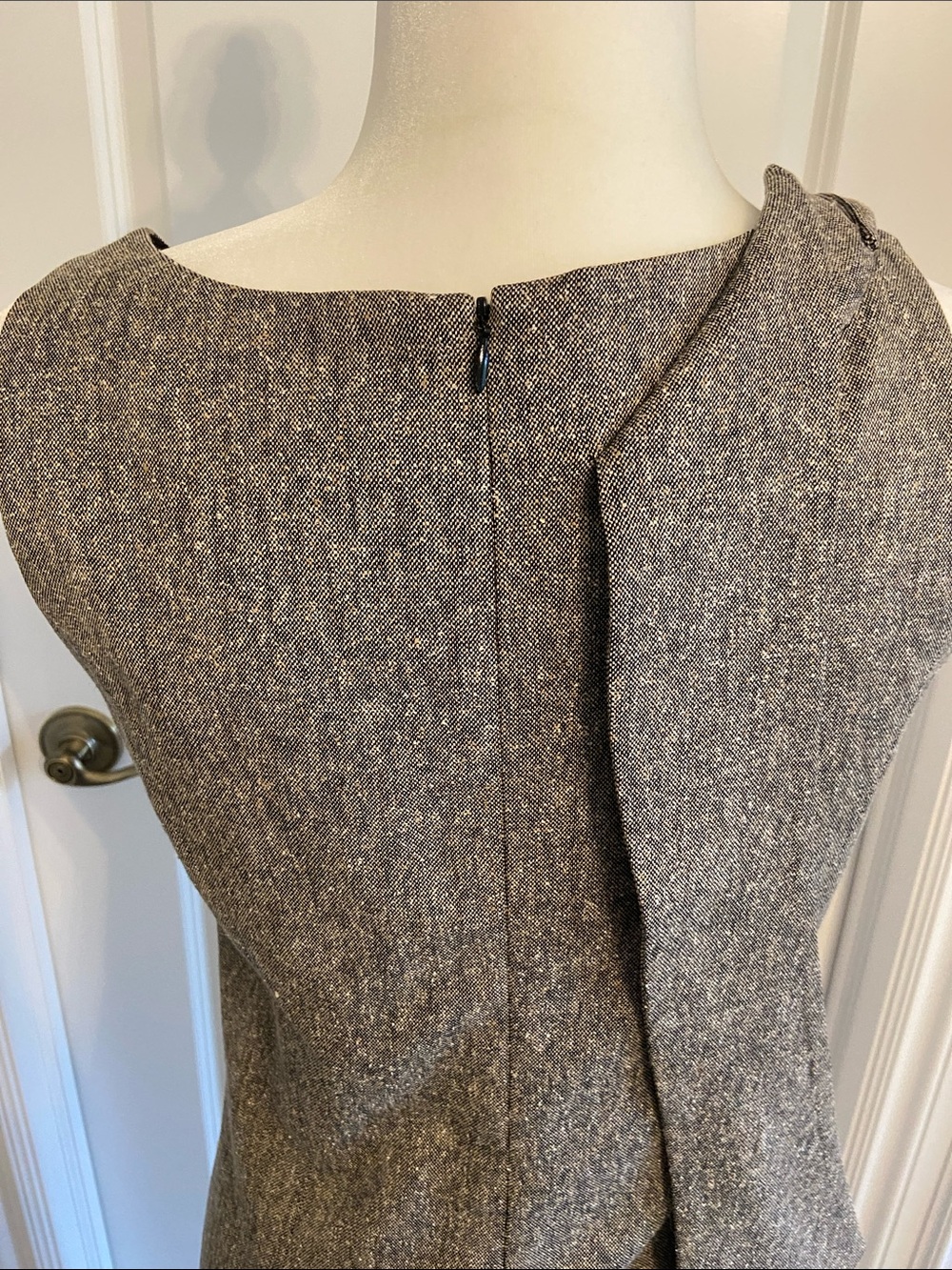 Pink Tartan Gray Tweed Midi Sheath Dress with Tie Neck Detail. Size US6 - Picture 10 of 15